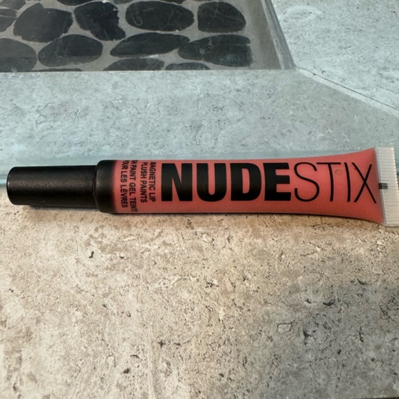 NudeStix "Waikiki Rose" liquid lipstick - Picture 2 of 7